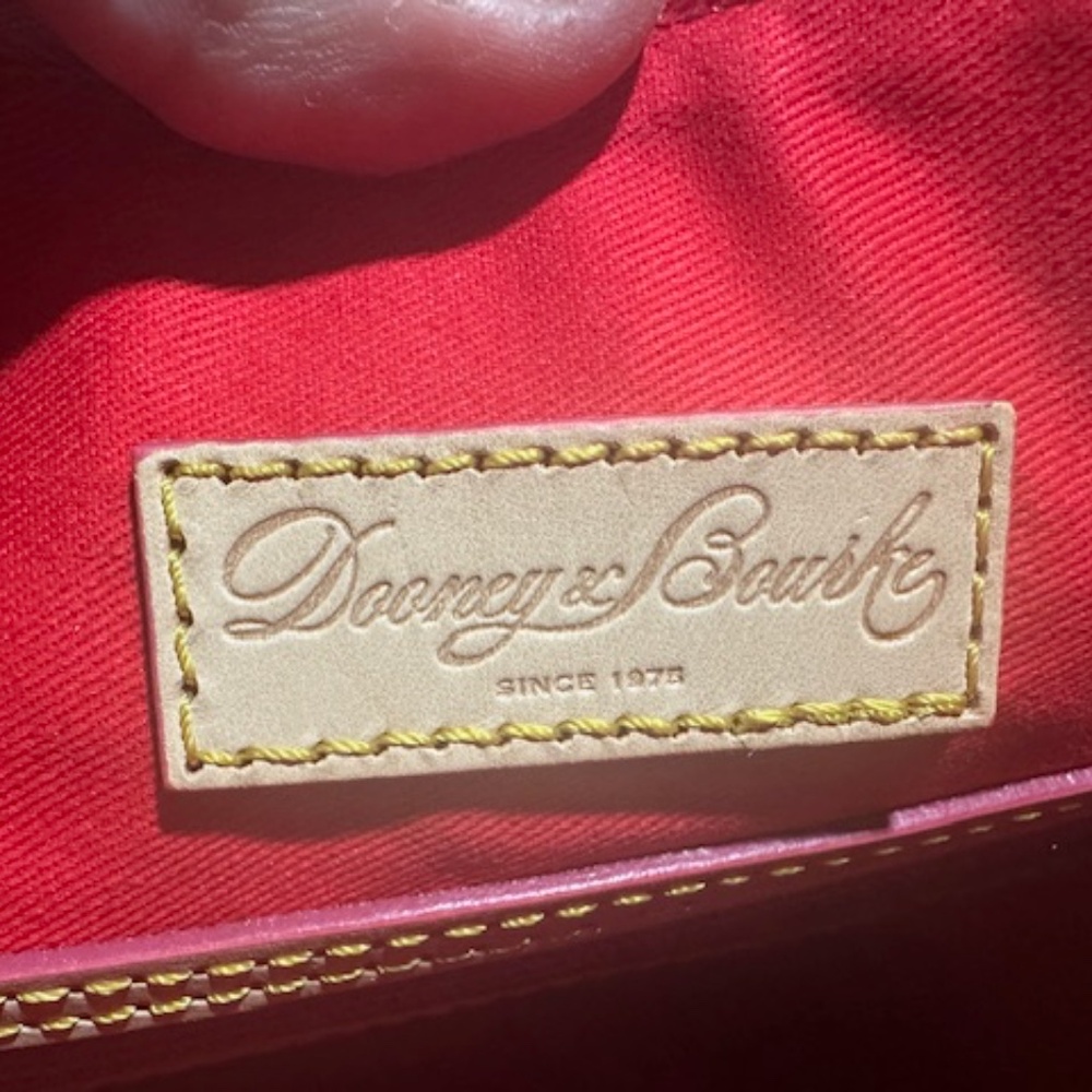 Dooney and Bourke BRAND NEW/RARE FLORAL FUSCHIA Pattern Crossbody Bag! - Picture 2 of 16